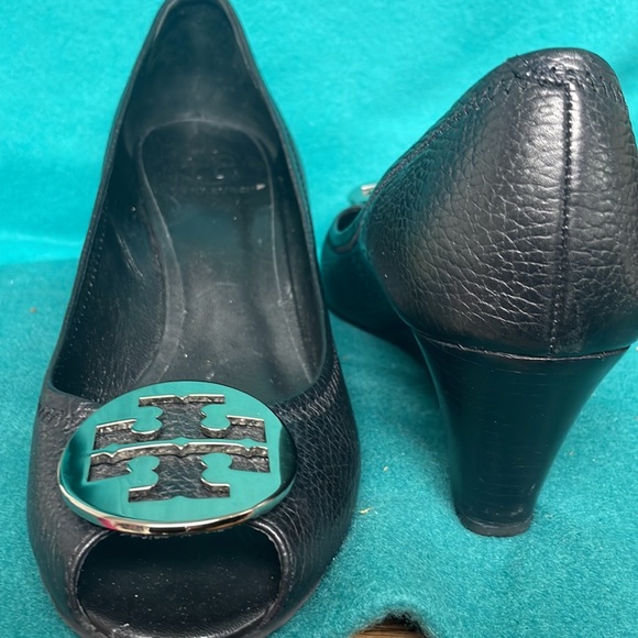Tory Burch open toe wedge.black size 9.5 like new - Picture 6 of 6